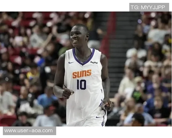 马卢阿奇生涯首秀表现亮眼4分钟内罚球1分并送出1次盖帽