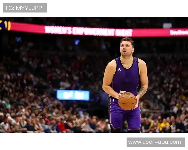 东契奇独自发力难救主26投15中砍下39分三分球命中率高达545