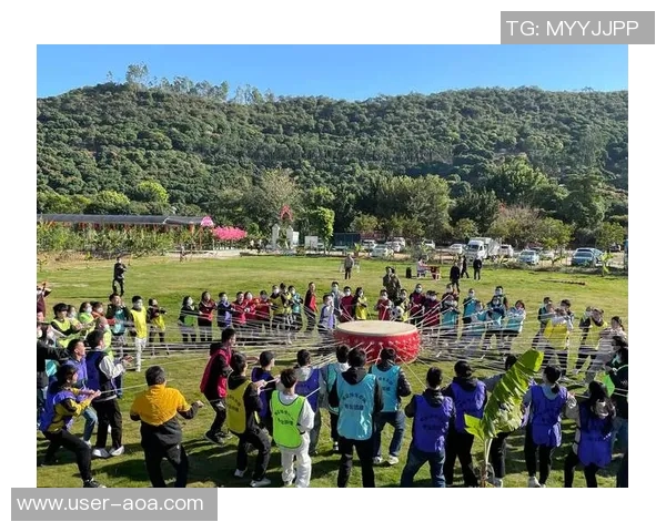 拜仁全队友谊赛后举行团建聚餐活动提升球队凝聚力