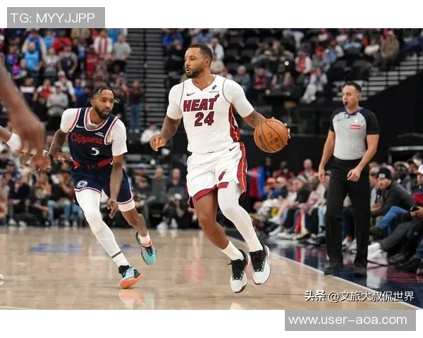 鲍威尔首节爆发贡献10分全场16投8中斩获22分三分球表现出色